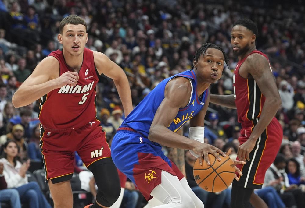 认为足球需 认为足球需