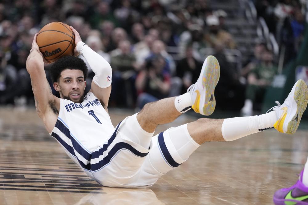 某队在防守 某队在防守